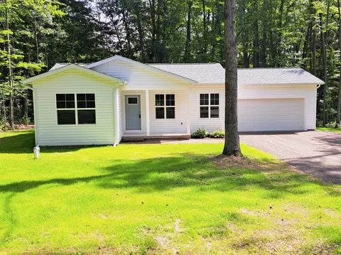 129 Teaberry Lane Ln, Houghton Lake, MI 48629