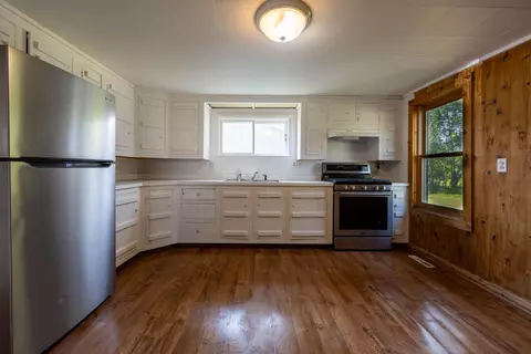 437 Duncan Ave, Cheboygan, MI 49721 photo 3