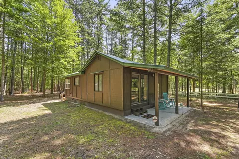 4394 E Higgins Lake Dr, Roscommon, MI 48653