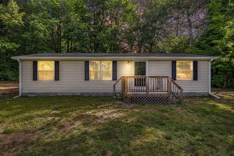815 Woodhaven Ct, Gaylord, MI 49735