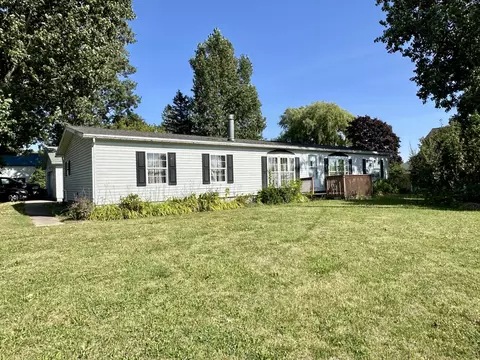 208 E Seymour Street Cheboygan Mi 49721 St, Cheboygan, MI 49721