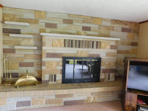 Living - 606 Plum Street Grayling Mi 49738 St, Grayling, MI 49738 photo 2 of 4