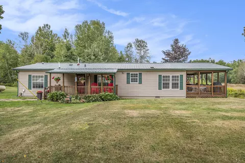 4063 Crump Rd, Cheboygan, MI 49721