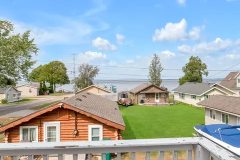 110 Guernsey Avenue Houghton Lake Mi 48629 Ave, Houghton Lake, MI 48629