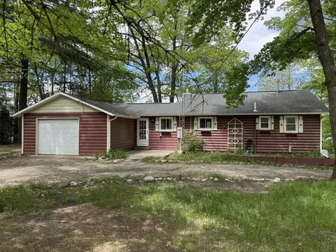10930 River Rd, Atlanta, MI 49709