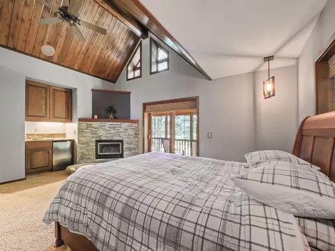 Bedroom - 6371 Link Blvd, Indian River, MI 49749 photo 3 of 12