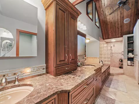 Bath - 6371 Link Blvd, Indian River, MI 49749 photo 2 of 8