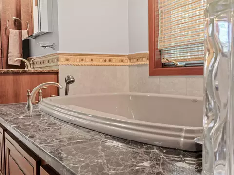 Bath - 6371 Link Blvd, Indian River, MI 49749 photo 3 of 8