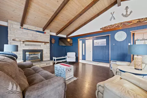 Living - 1609 Fleming Rd, Lewiston, MI 49756 photo 3 of 4