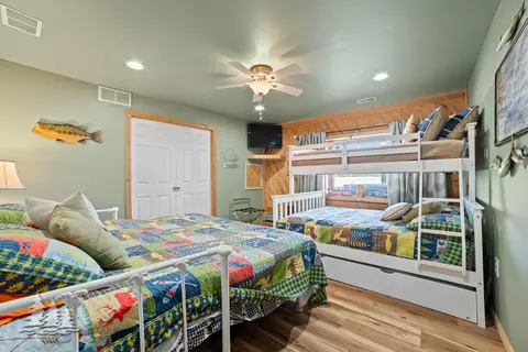 Bedroom - 1609 Fleming Rd, Lewiston, MI 49756 photo 13 of 14