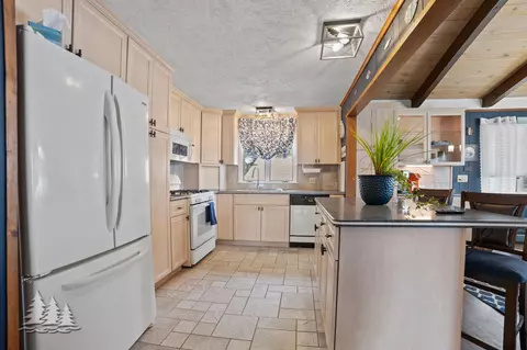 Kitchen - 1609 Fleming Rd, Lewiston, MI 49756 photo 1 of 3
