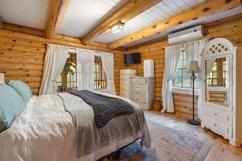 Bedroom - 6885 Maple River Rd, Brutus, MI 49716 photo 2 of 4