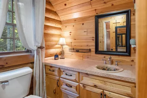 Bath - 6885 Maple River Rd, Brutus, MI 49716 photo 2 of 4