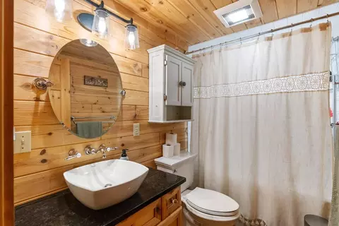 Bath - 6885 Maple River Rd, Brutus, MI 49716 photo 1 of 4