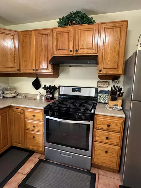Kitchen - 11770 Cherven Ln, Roscommon, MI 48653 photo 4 of 8