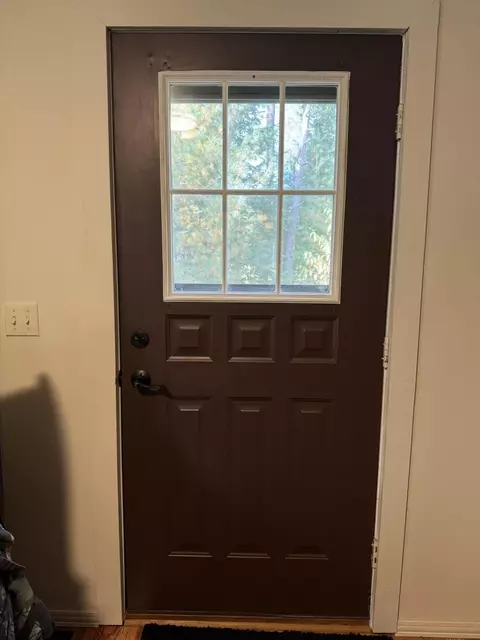 Entry Way - 11770 Cherven Ln, Roscommon, MI 48653 photo 3 of 6