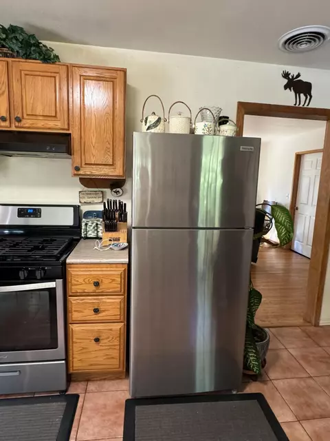 Kitchen - 11770 Cherven Ln, Roscommon, MI 48653 photo 5 of 8
