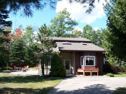 142 Lorna Ln, Roscommon, MI 48653
