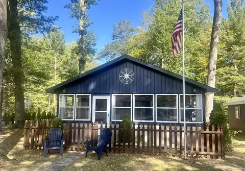 9736 W Higgins Lake Drive Roscommon Mi 48653 Dr, Roscommon, MI 48653