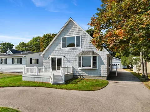 409 N Huron Avenue Mackinaw City Mi 49701 Ave, Mackinaw City, MI 49701