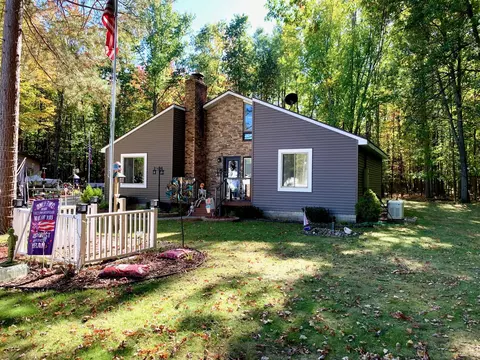 111 Tallwood Ct, Prudenville, MI 48651