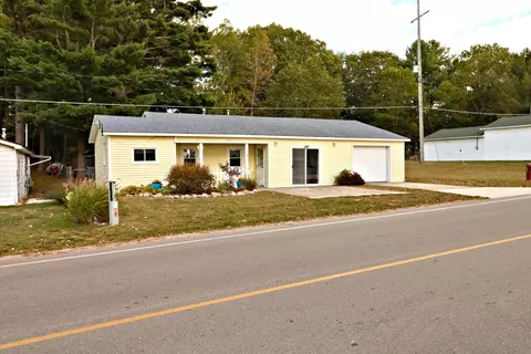 6110 Loud Dr, Oscoda, MI 48750