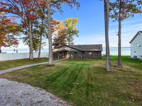 146 Huntington Drive Roscommon Mi 48653 Dr, Roscommon, MI 48653