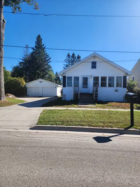 1406 N 2nd Ave, Alpena, MI 49707