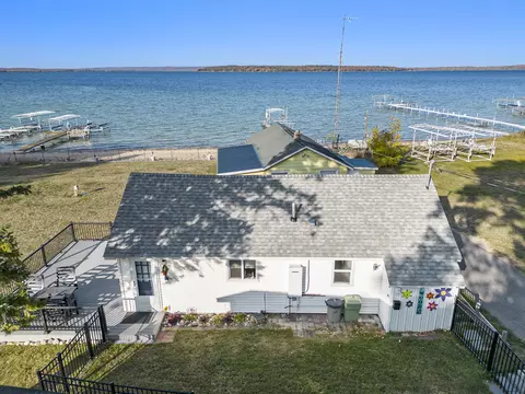 7033 Stratford Lane Indian River Mi 49749 Ln, Indian River, MI 49749