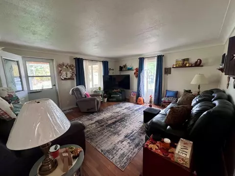 2058 James Ave, Owosso, MI 48867 photo 2