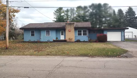 515 Cleveland Avenue Cheboygan Mi 49721 Ave, Cheboygan, MI 49721