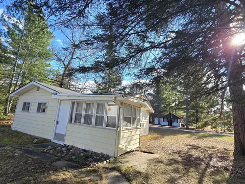 186 Savage Dr, Mio, MI 48647