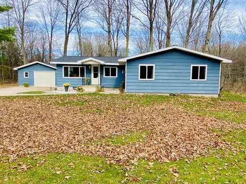Exterior - 6671 E Arnold Lake Rd, Harrison, MI 48625 photo 6 of 26