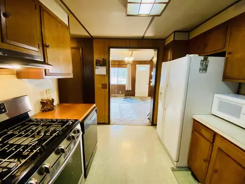 Kitchen - 6671 E Arnold Lake Rd, Harrison, MI 48625 photo 4 of 4