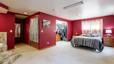 Bedroom - 6671 E Arnold Lake Rd, Harrison, MI 48625 photo 4 of 8