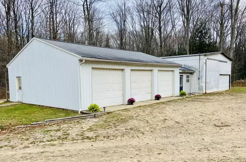 Exterior - 6671 E Arnold Lake Rd, Harrison, MI 48625 photo 17 of 26