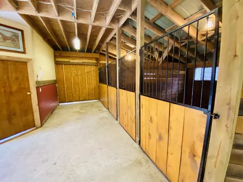 Entry Way - 6671 E Arnold Lake Rd, Harrison, MI 48625 photo 3 of 6