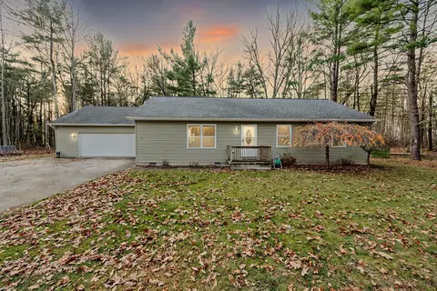 126 Dexter St, Prudenville, MI 48651