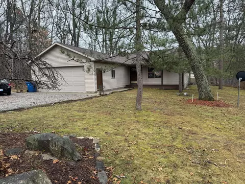 115 Forestville Dr, Houghton Lake, MI 48629