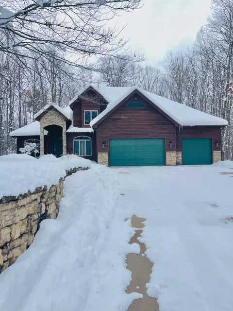 1879 Lake Club Drive Gaylord Mi 49735 Dr, Gaylord, MI 49735