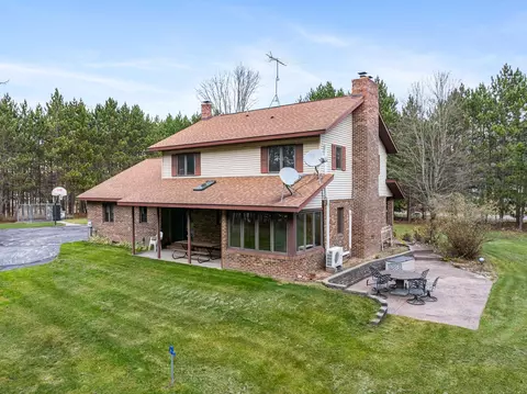 9869 Oakwood Dr, Roscommon, MI 48653