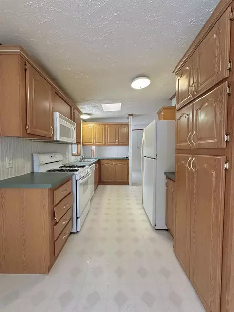 Kitchen - 6740 E Bogardus St, Pellston, MI 49769 photo 1 of 2