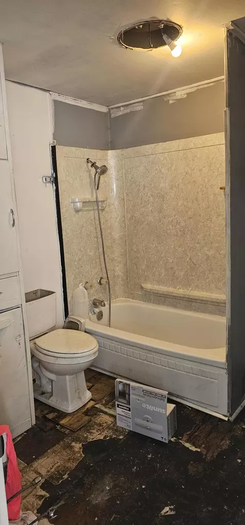 Bath - 404 Date Street Grayling Mi 49738 St, Grayling, MI 49738 photo 1 of 2