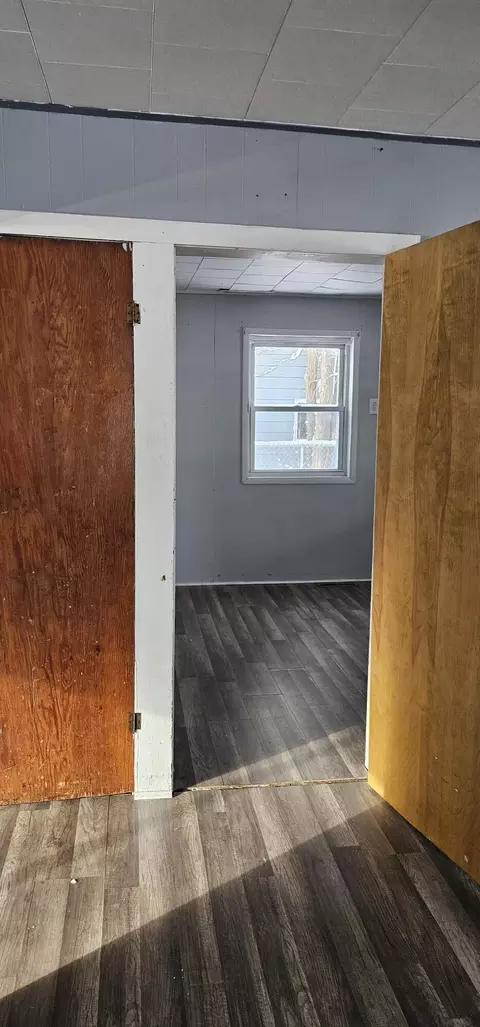 Entry Way - 404 Date Street Grayling Mi 49738 St, Grayling, MI 49738 photo 2 of 6