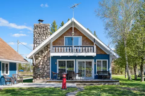 3140 Mingo Trl, Indian River, MI 49749