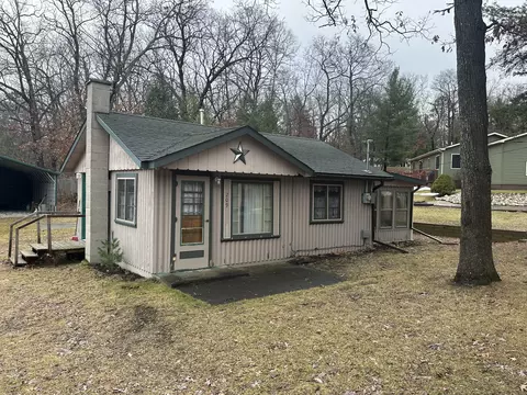 209 Deer Track Dr, Houghton Lake, MI 48629