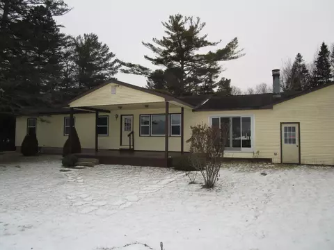 1122 Shore Dr, Cheboygan, MI 49721 photo 9
