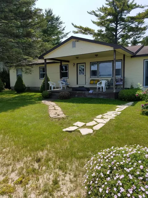 1122 Shore Dr, Cheboygan, MI 49721 photo 4