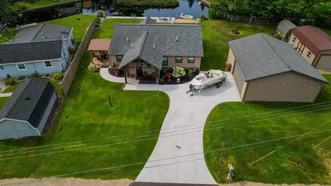 116 Miami Dr, Houghton Lake, MI 48629