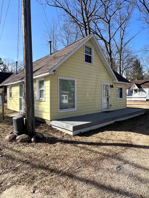 112 Taylor Ave, Roscommon, MI 48653 photo 2